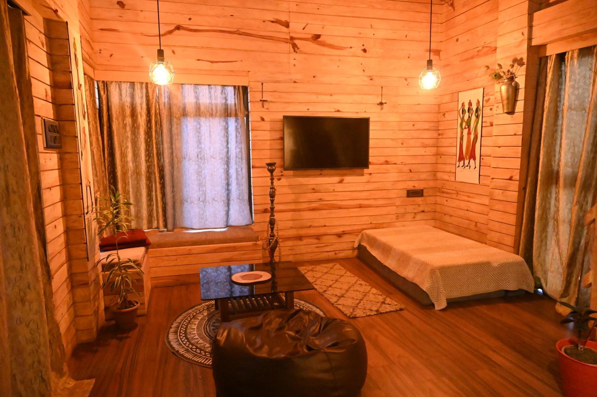 Bed and Breakfast The Cabin By The Bayou à Guwahati Extérieur photo